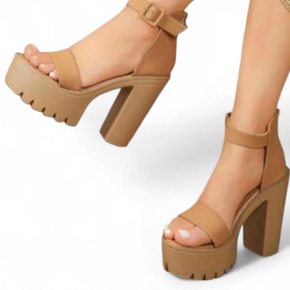 Retro Doll Tan chunky platform heels #chunkyheels sz 9 or 39